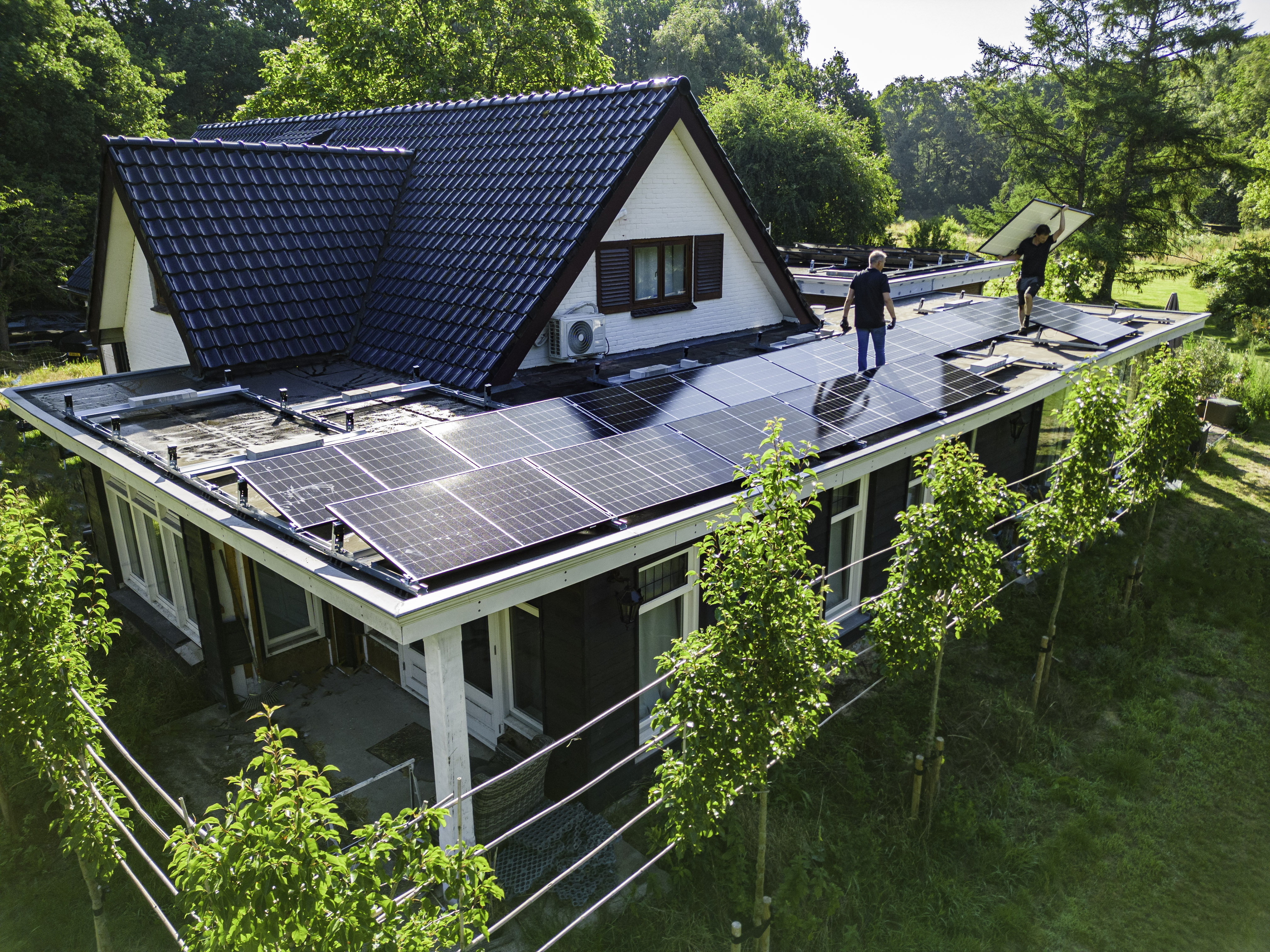 Projectfoto van een zonnepanelen installatie in de regio.